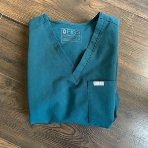Figs scrub top